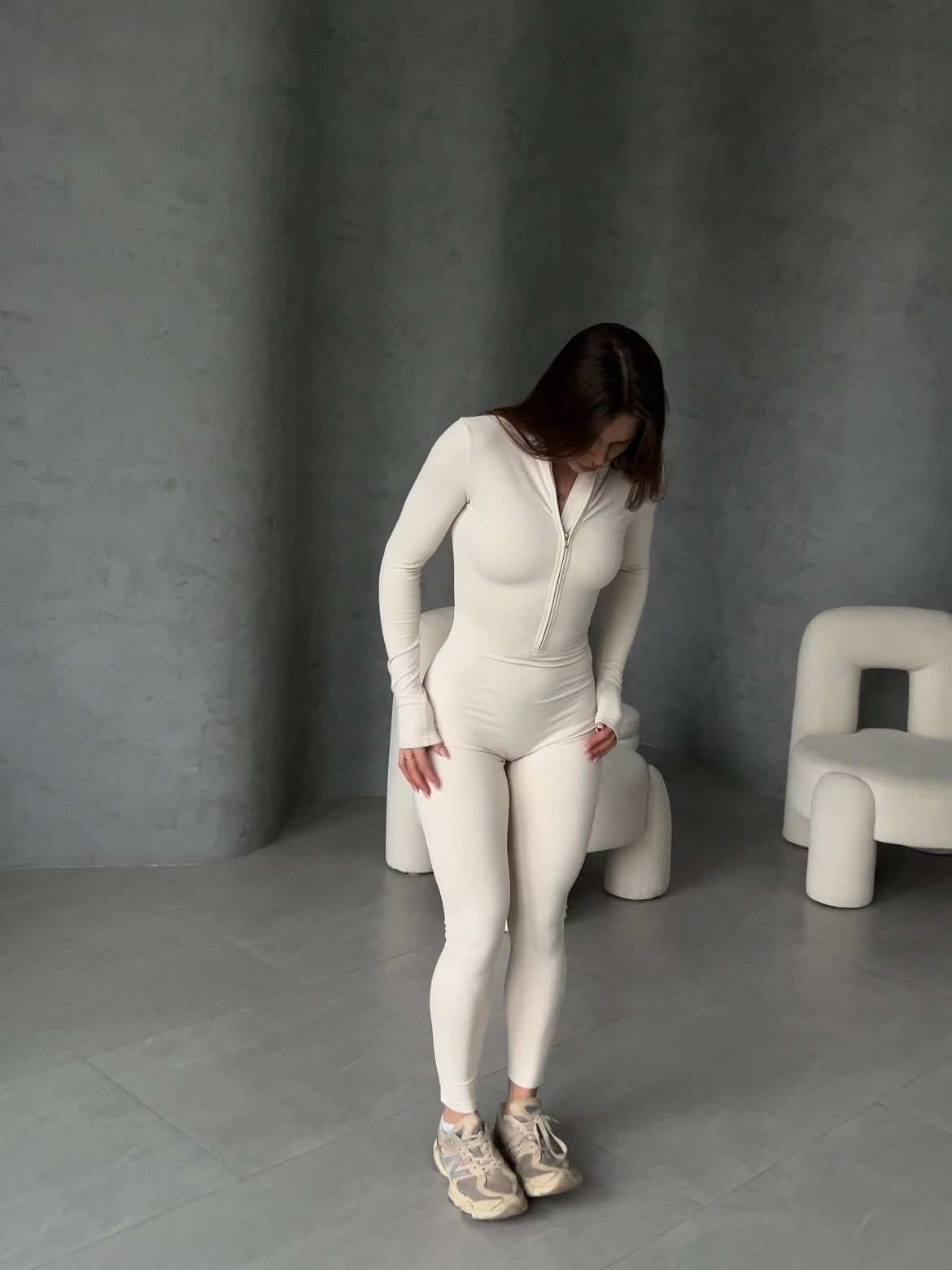 Жіночий комплект Crop top + leggings Skin model 152 Crema (слонова кістка) - S KOMP-152-CREMA-S фото