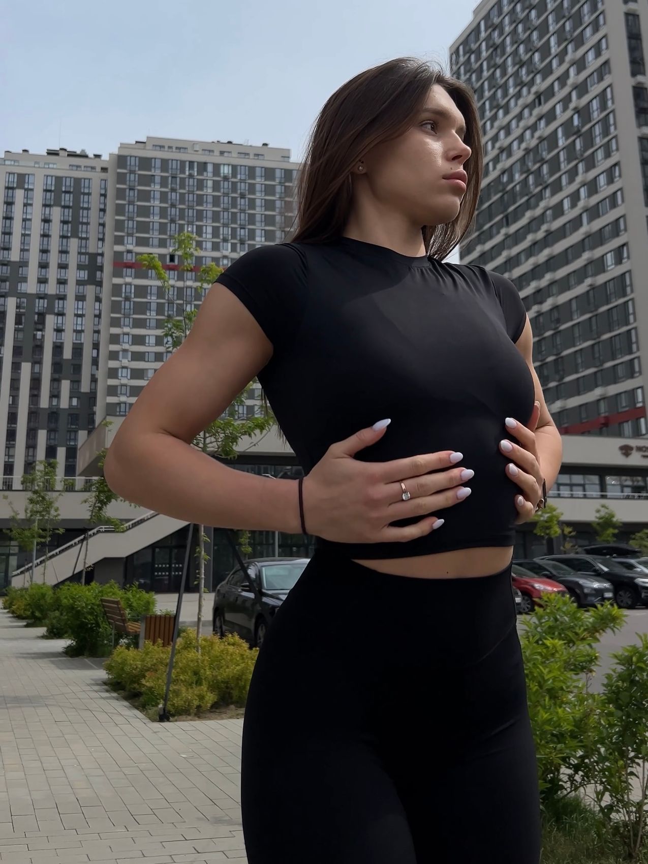 Жіноча коротка футболка T-shirt model 111 Nero (чорний) - L TSH-111-NERO-L фото