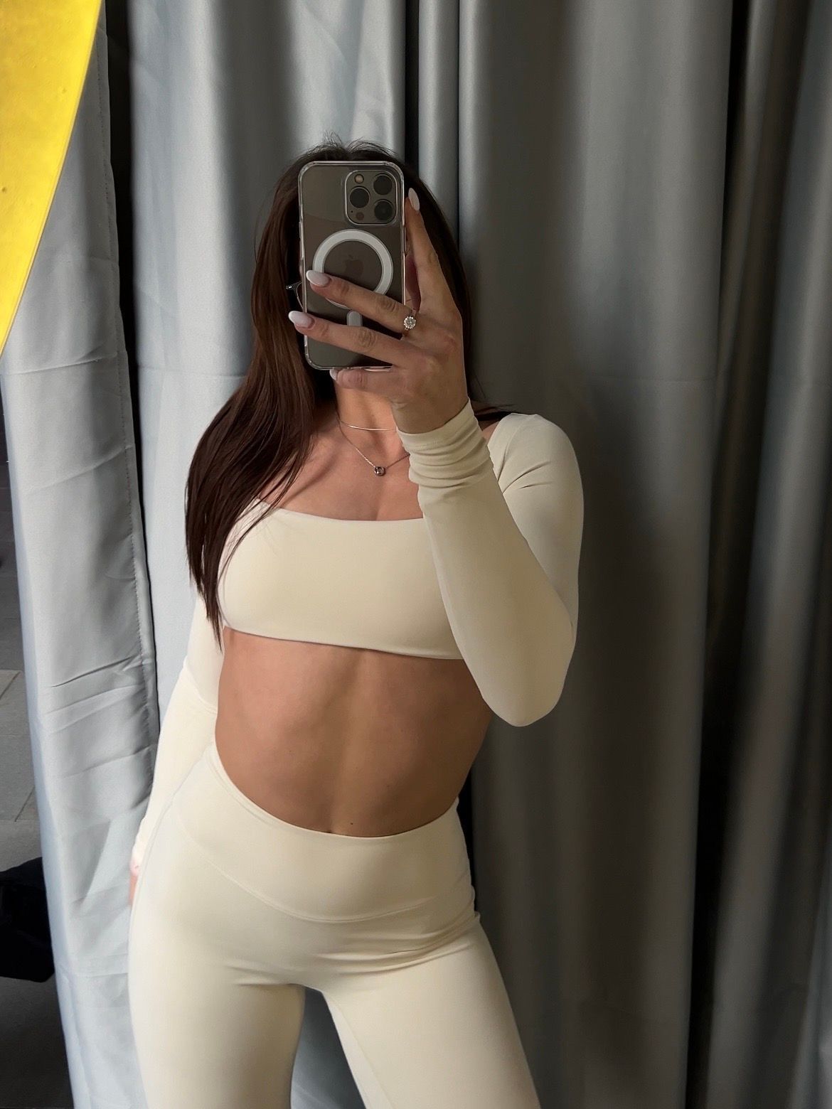Короткий кроп топ Crop Top Premium model 73 Crema (слонова кістка) - M TOP-73-CREAM-M фото