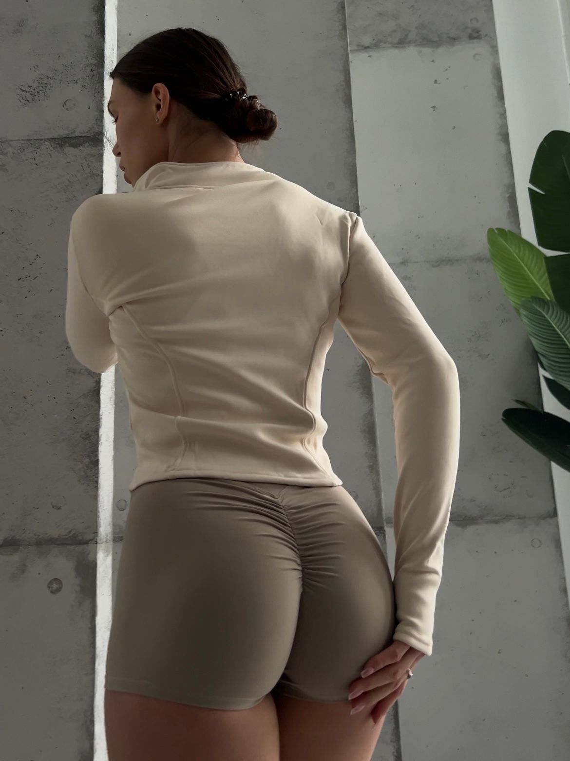 Спортивний Кроп топ на щільному флісі Crop Top Flecce model 155 Crema (слонова кістка) - S KROP-155-CREMA-S фото