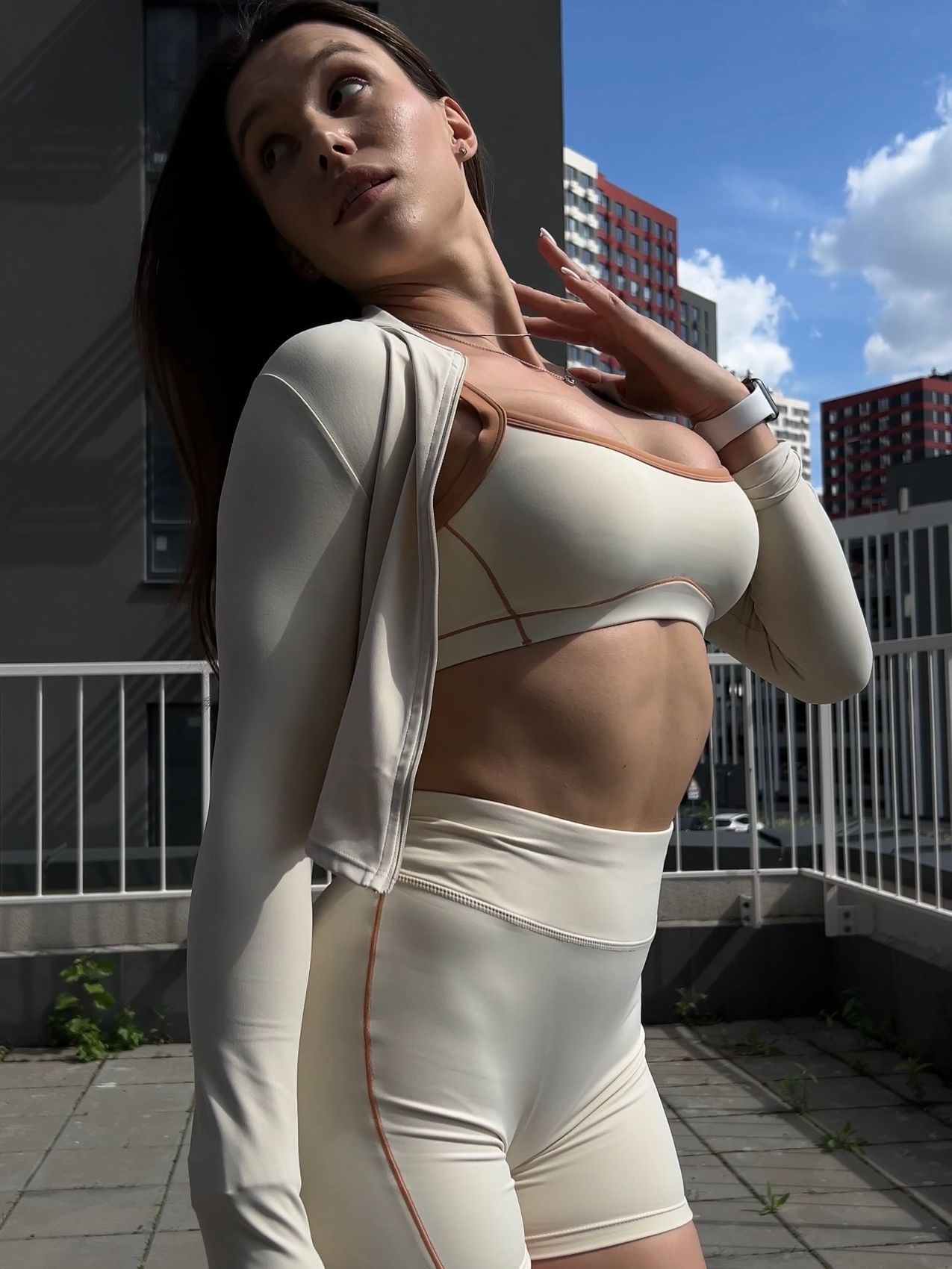 Жіночий спортивний комплект Shorts + Top model 118 Crema (слонова кістка) - S KOMP-118-CREMA-S фото