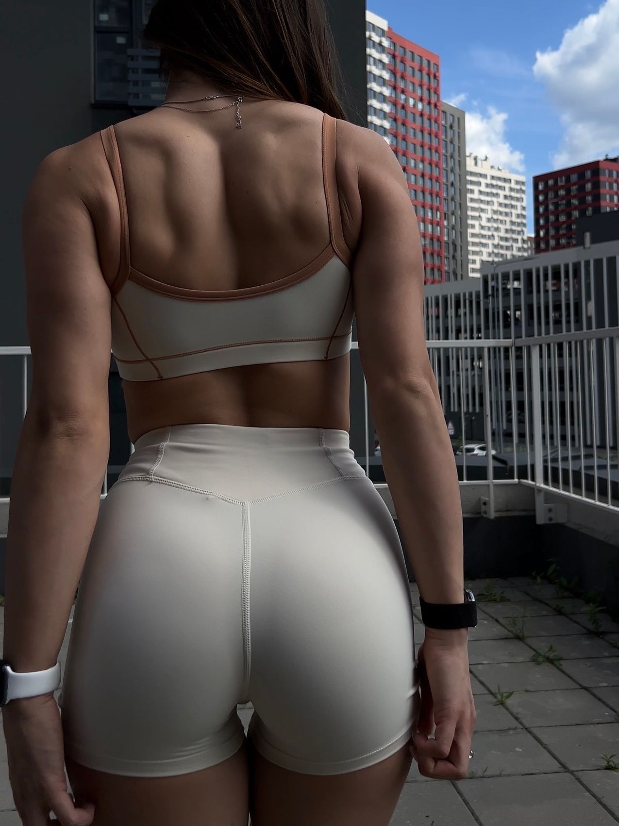 Жіночий спортивний комплект Shorts + Top model 118 Crema (слонова кістка) - S KOMP-118-CREMA-S фото