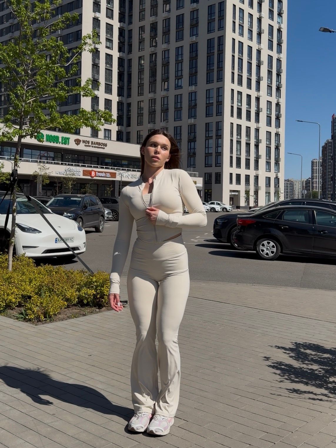 Жіночі легінси-кльош Leggings Premium model 94 Crema (слонова кістка) - M LEG-KLESH-94-CREMA-M фото