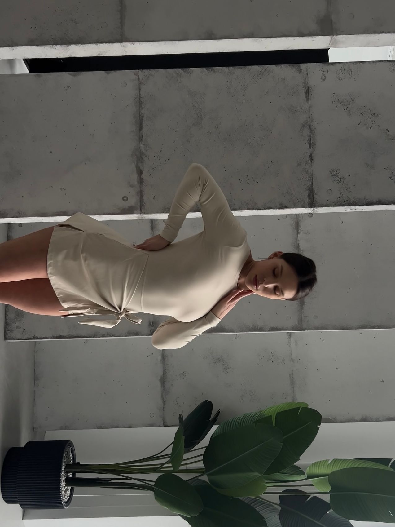 Жіноча спортивна сукня Dress model 159 Crema (слонова кістка) - S DRESS-159-CREMA-S фото
